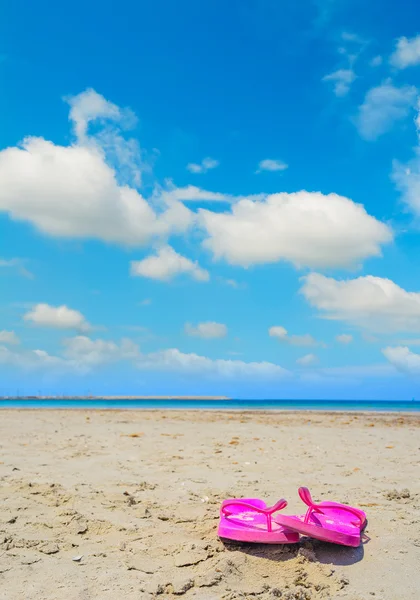 Pink flip flops on the sand in Sardinia — Stock Photo, Image