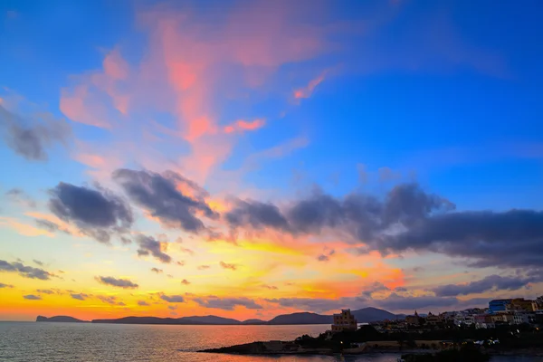 Colorful sunset over Alghero shoreline — Stock Photo, Image