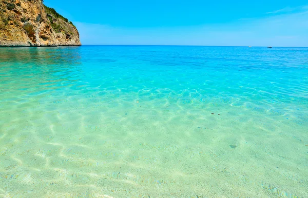 Cala Biriola en un día claro de verano — Foto de Stock