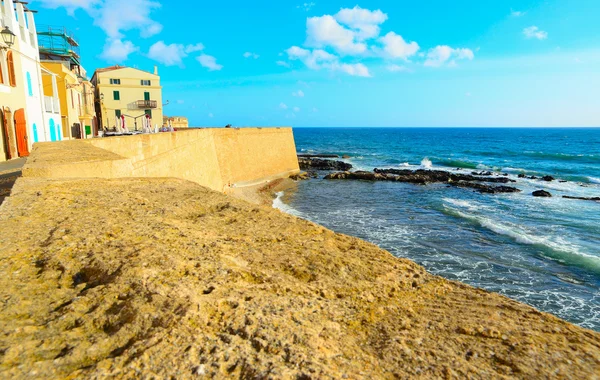 Rive d'Alghero vue du mur du bastion — Photo