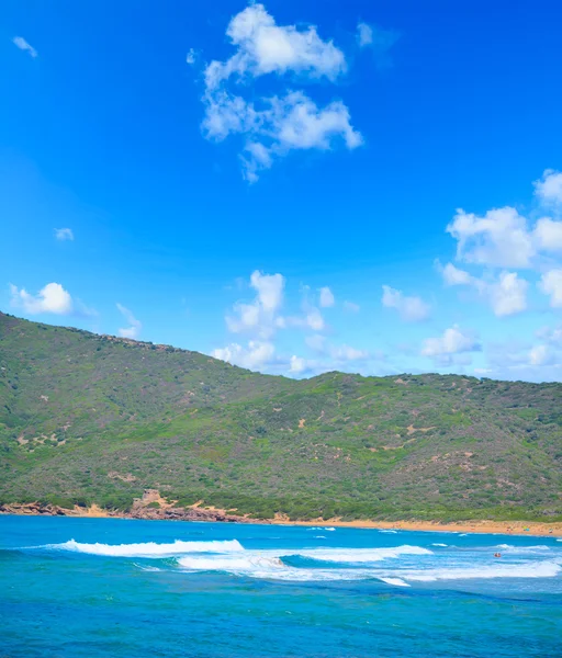 Porto Ferro strandlinjen en klar sommardag — Stockfoto