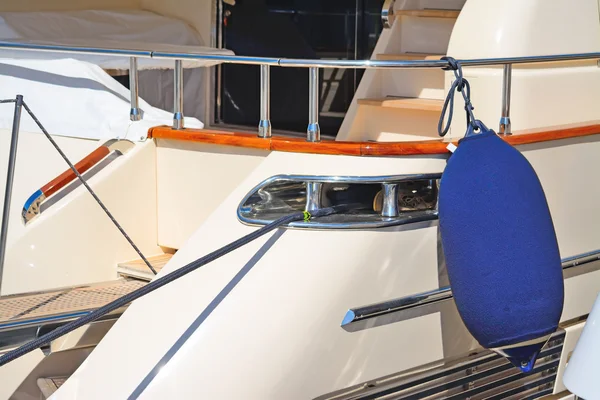 Parafango barca su uno yacht di lusso a Porto Cervo — Foto Stock