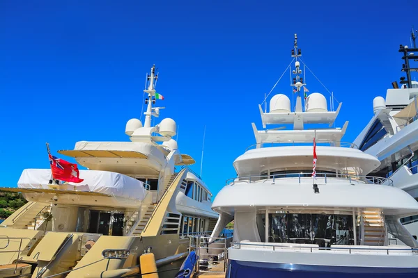 Luxusyachten in porto cervo — Stockfoto