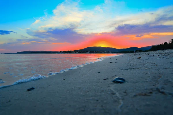 Pôr do sol colorido na praia Maria Pia — Fotografia de Stock