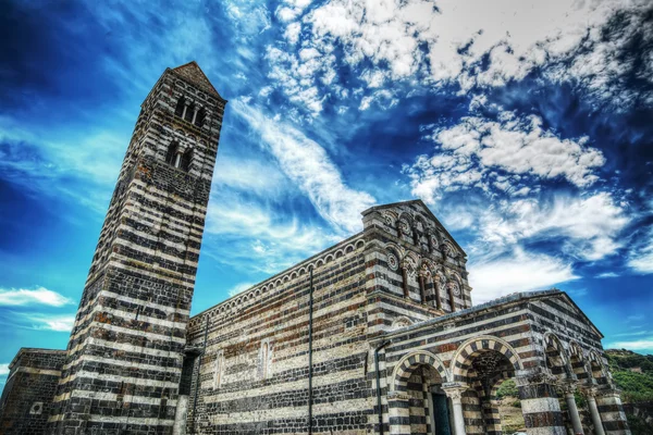 Cathédrale de Saccargia sous un ciel dramatique — Photo