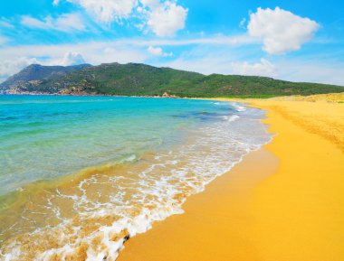 bulutlu bir günde Porto ferro beach