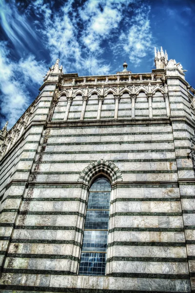 San Giovanni w Corte Baptysterium elewacji w hdr — Zdjęcie stockowe