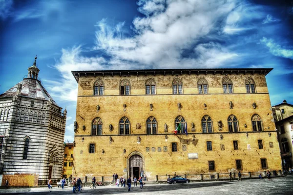 San Giovanni Corte vaftizhane ve Palazzo Pretorio Pistoia — Stok fotoğraf