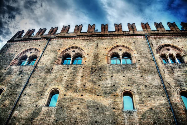 Palazzo dei Notai em Bolonha sob um céu dramático — Fotografia de Stock