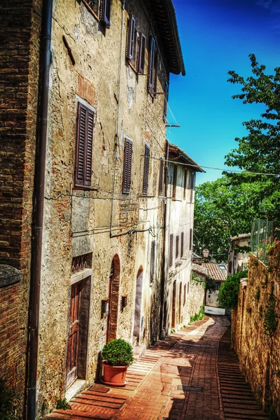 Typowy rogu San Gimignano w hdr — Zdjęcie stockowe