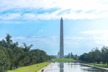 National Mall 'daki dünyaca ünlü Washington Anıtı. Washington DC, ABD