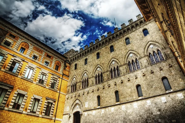 Historické paláce v Sieně — Stock fotografie