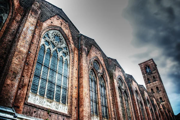 Boční pohled na katedrálu San Petronio v hdr, — Stock fotografie