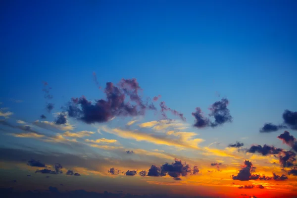 Bunter Himmel bei Sonnenuntergang — Stockfoto