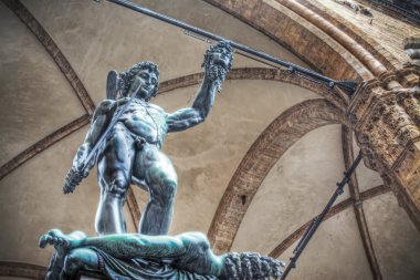 Medusa baş heykeli Loggia de Lanzi içinde tutarak Perseo