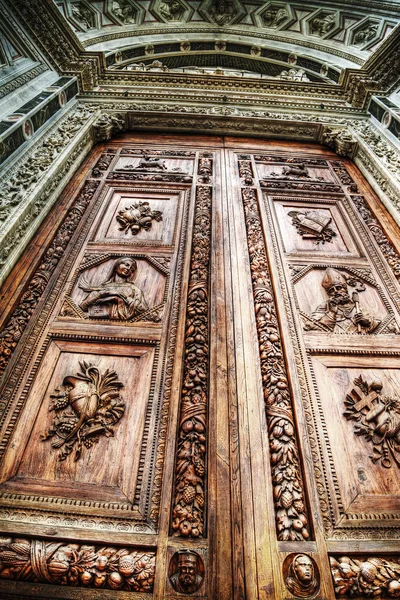 Santa Croce main door in hdr — Stock Photo, Image