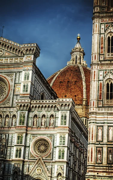 Детали Santa Maria del Fiore во Флоренции — стоковое фото