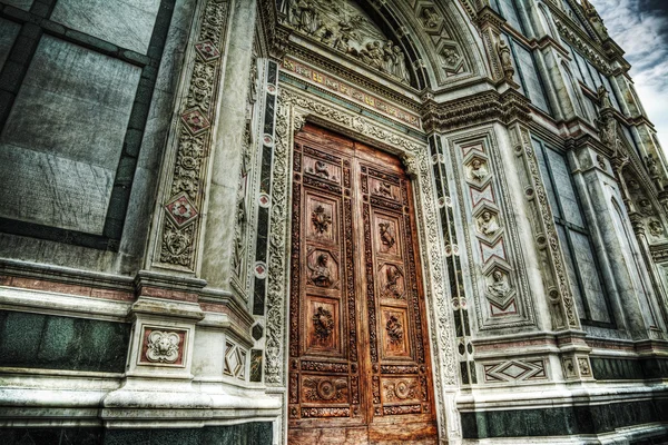 Puerta principal de Santa Croce en Florencia — Foto de Stock