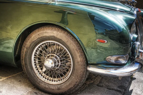 Ruota di una macchina d'epoca in hdr — Foto Stock