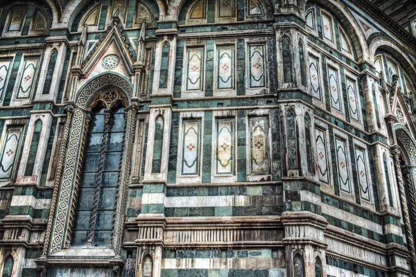 Детали собора Санта-Мария-дель-Фиоре во Флоренции — стоковое фото