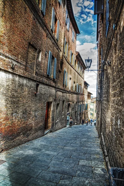 Wąskie backstreet w Siena — Zdjęcie stockowe