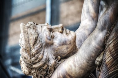 Ecuba crying in Ratto di Polissena statue clipart