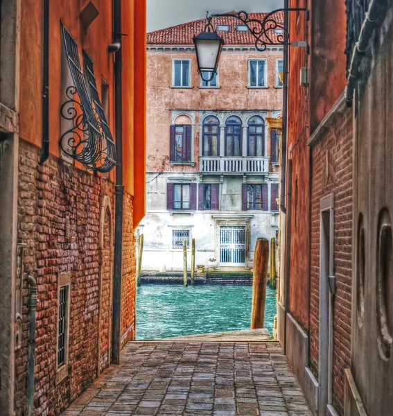 Detail van een backstreet in Venetië — Stockfoto