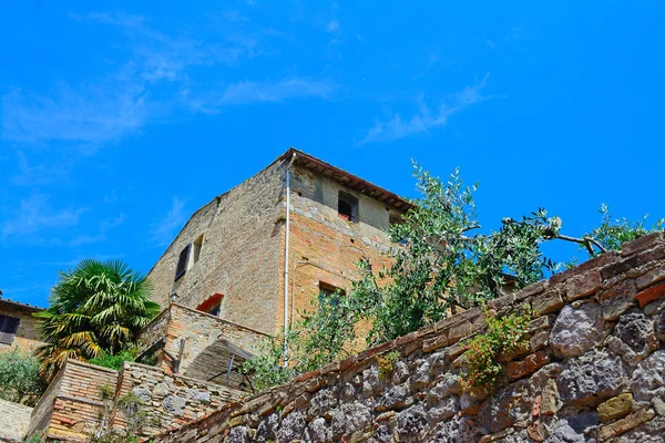 Stará budova v San Gimignano — Stock fotografie