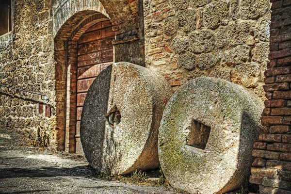 Millstones in San Gimignano — Stock Photo, Image