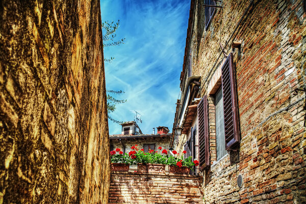 Typical corner of San Gimignano in hdr, Italy