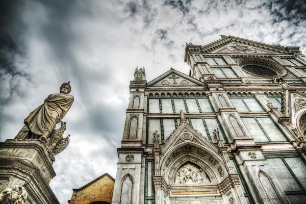 Estatua de Dante Alighieri y Santa Croce cathedra —  Fotos de Stock