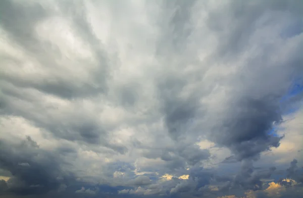 Grauer Himmel an einem Wintertag — Stockfoto