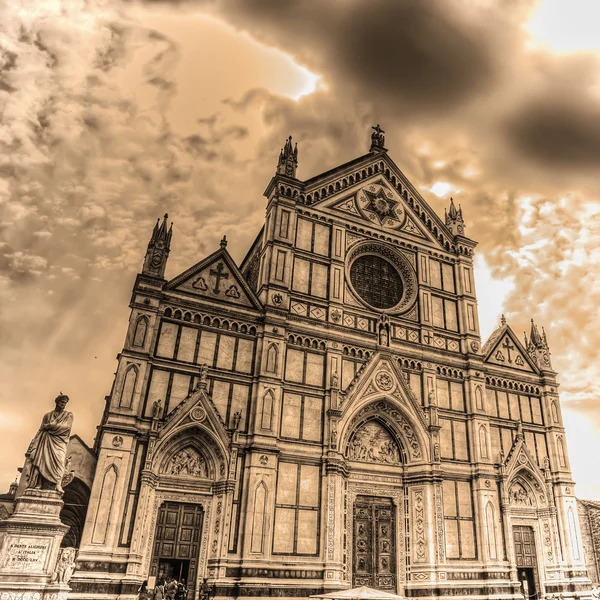 Santa Croce cathedral and Dante Alighieri statue in sepia tone — Stock Photo, Image