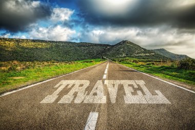 Asfalt üzerine yazılmış seyahat