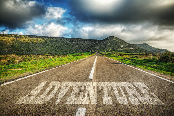 ПРИСУТСТВИЕ, написанное на асфальте
