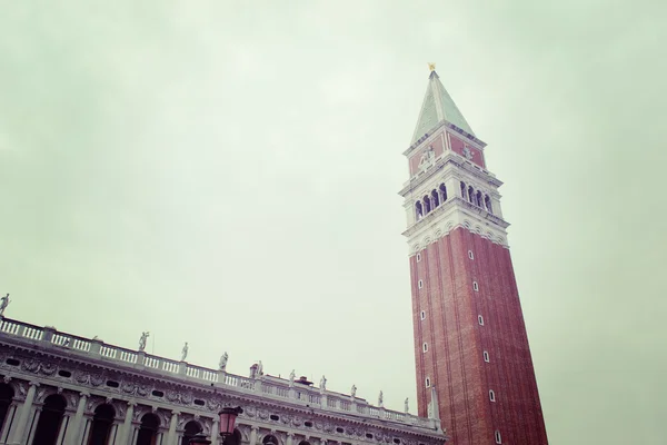 San Marco-tårnet i Venezia i årgang – stockfoto