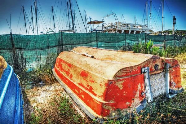 Fechar de um barco derrubado em hdr — Fotografia de Stock