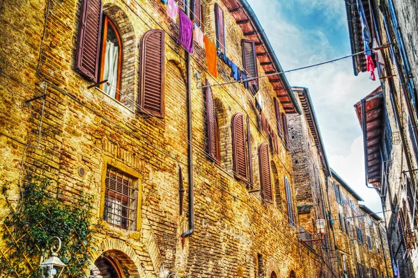 Narrow street in San Gimignano — Stock Photo, Image