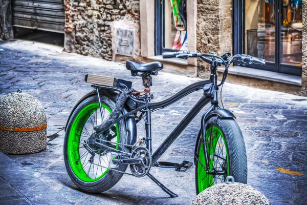 Fat bike parked in Florence — Stock Photo, Image