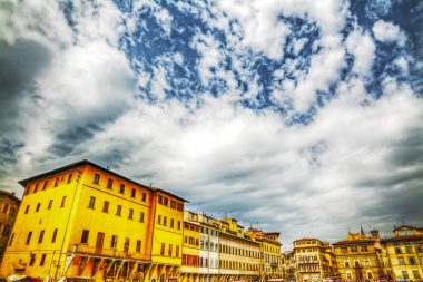 Floransa Santa Croce karenin çevresindeki binalar