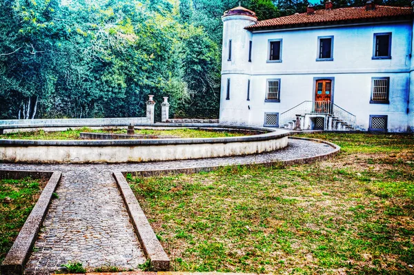 Parque de uma antiga villa construída no final de 1800 — Fotografia de Stock