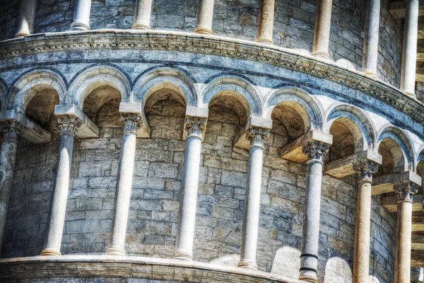 Detail of world famous leaning tower in Pisa — Stock Photo, Image