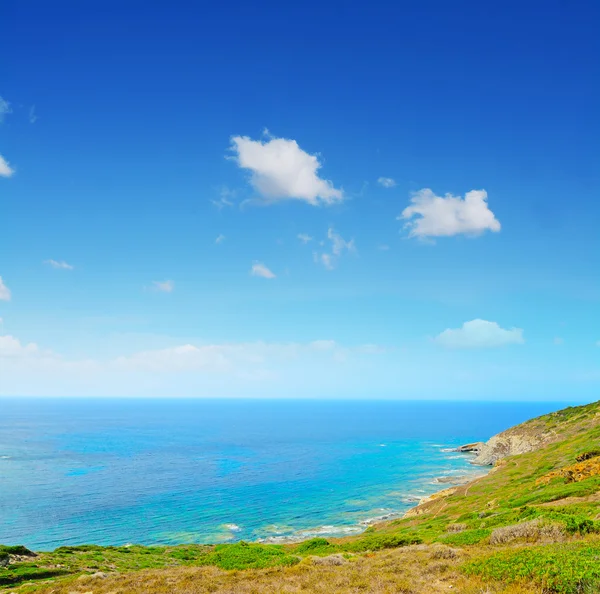 Sardijnse kust op een heldere dag — Stockfoto