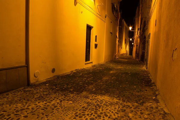 Enge Straße in Alghero — Stockfoto