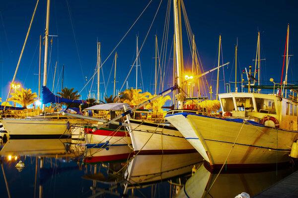 лодки в порту Альгеро
