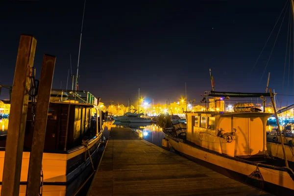 Порт Альгеро ночью — стоковое фото