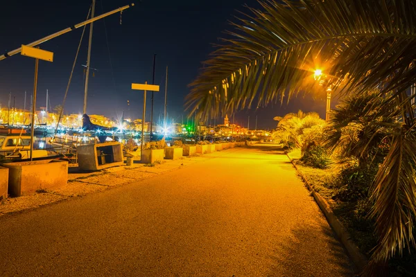 Muelle en el puerto de Alghero por la noche — Foto de Stock