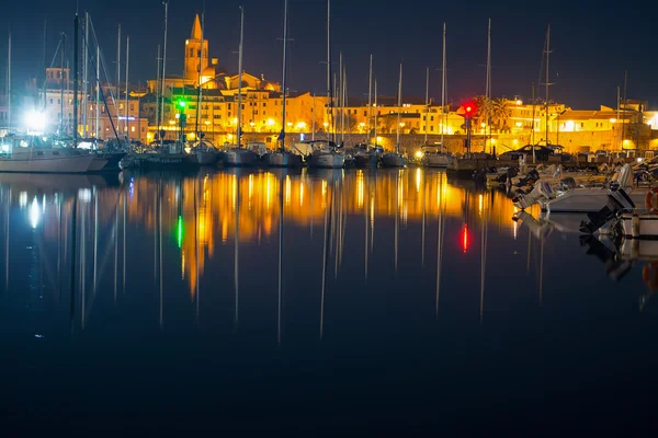 Paisaje urbano de Alghero visto desde el puerto — Foto de Stock