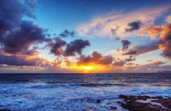 Pink sunset over Alghero shoreline — Stock Photo, Image