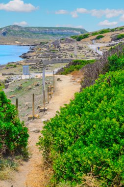 toprak yol Tharros sahil tarafından